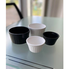 Carregar imagem no visualizador da galeria, 20 Ramequim Plástico 7,3cm Preto Canelado 90ml cada Molheira Pequena Uno Coza