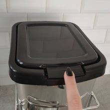 Carregar imagem no visualizador da galeria, Lixeira Para Cozinha Suprema Corrediça Deslizante Lateral 9 litros Cromado Dimec