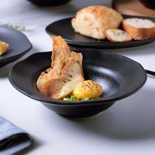 Carregar imagem no visualizador da galeria, Prato para Sobremesa Porto Brasil Cerâmica 250ml Preto Matte Orgânico 19cm Mesa Posta