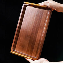 Carregar imagem no visualizador da galeria, Bandeja de Madeira Escura com Alça Dourada Casa Splendida