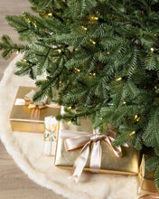 Carregar imagem no visualizador da galeria, Árvore de Natal Verde Premium com Galhos Articulados, Suporte Metálico e Micro LEDs Embutidos