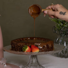 Carregar imagem no visualizador da galeria, Molheira 50ml Lyor de Vidro e Bambu Cremeira Servir Caldas Molhos Mesa Posta
