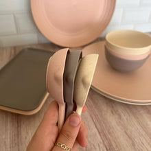 Carregar imagem no visualizador da galeria, Kit 50 Molheiras de Bambu com Cabo 50ml Shoyu Caldas para Restaurantes Hotéis Lancherias
