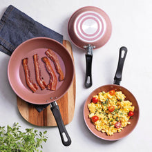 Carregar imagem no visualizador da galeria, Jogo Frigideiras Antiaderente Tramontina Não Gruda Alumínio Rosa 3 Peças Linz
