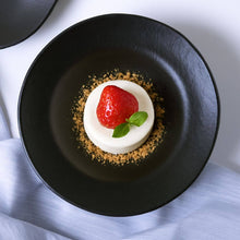 Carregar imagem no visualizador da galeria, Prato para Sobremesa Porto Brasil Cerâmica 250ml Preto Matte Orgânico 19cm Mesa Posta
