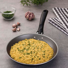 Carregar imagem no visualizador da galeria, Jogo 4 Frigideiras Alumínio Starflon Max Antiaderentes Chumbo 30cm Tramontina Turim Cozinha Mesa Posta Fritar
