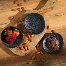 Carregar imagem no visualizador da galeria, Ramequim Cerâmica Stoneware Porto Brasil 57ml Preto Matte Juta Molheira Média Entradas Petiscos Soyo
