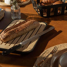 Carregar imagem no visualizador da galeria, Conjunto Tábua Migalheira e Porta Pães com Tampa Bambu Preto Organizador Bolos Biscoitos Ou
