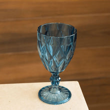 Carregar imagem no visualizador da galeria, Taça Diamond De Vidro Azul 350ml Água Sucos Refrigerantes Avulsa Cálice Copo
