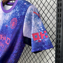 Carregar imagem no visualizador da galeria, Camisa Manchester City 25/26 Special Edition - Roxo
