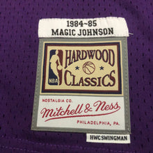 Carregar imagem no visualizador da galeria, Regata Los Angeles Lakers Mitchell &amp; Ness Away 84/85
