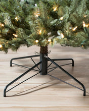 Carregar imagem no visualizador da galeria, Árvore de Natal White Spruce Verde com Galhos Articulados, Suporte Metálico e Micro LEDs Embutidos

